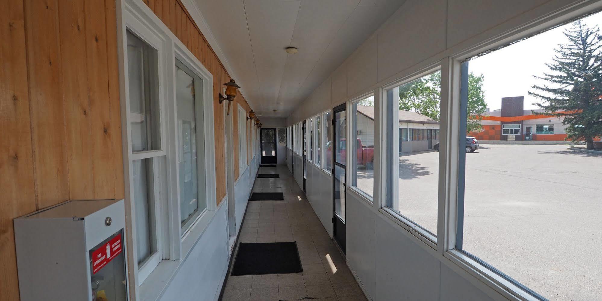 Sunset Motel Fort Macleod Exterior foto